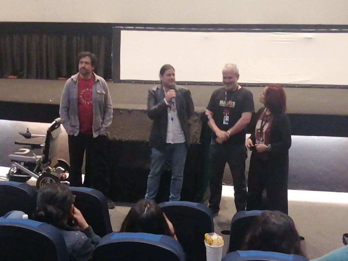CineenRaccord's tweet photo. #JimenaOliva, #AndreSigwalt y #AugustoSoarse hablando de sus filmes #BienvenidosAlInfierno y #TheSmokeMaster
☠️🍿🇲🇽 #MacabroFilmFestival #MacabroDistópico #MacabroXXI #DelToroFilms #Macabro2022 #FestivalInternacionalDeCineDeHorrorDeLaCiudadDeMéxico https://t.co/R5yw8gGeoW