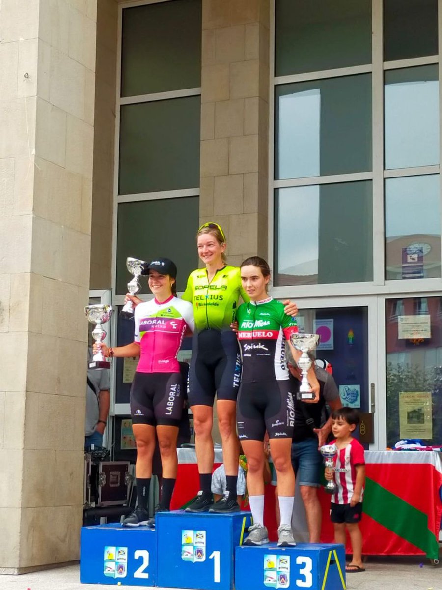 SopelaTeam's tweet photo. 🏆 VICTORIA para @claire_steels en una accidentada carrera de Sopela 👌🏻 https://t.co/tdNbkDBhOr