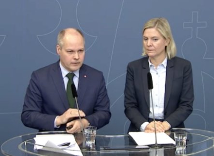Skogkar's tweet photo. Det här båda är de enda som befinner sig på fel plats vid fel tillfälle. https://t.co/idBvZ1WSpt