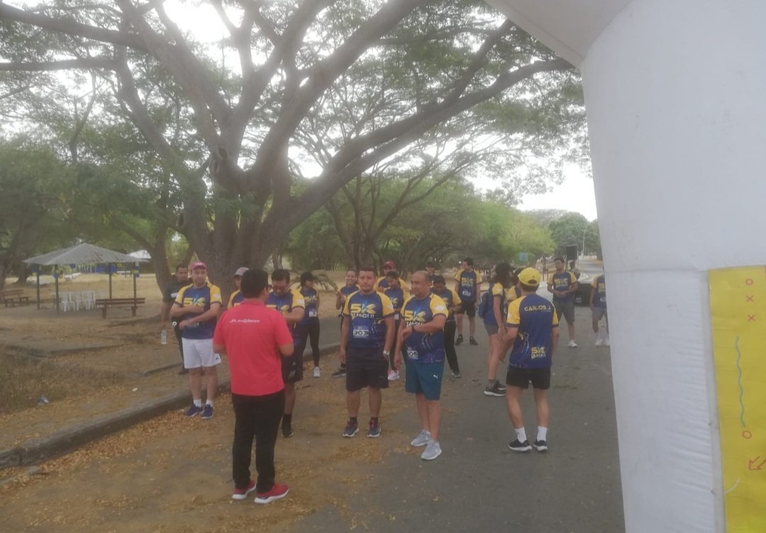MAE_Zonal5's tweet photo. #NuestrosGuardaparques del Área Nacional de Recreación #ParqueLago participaron de la carrera 5K de integración realizada por la empresa “Importadora Duagui” dentro del área protegida. El evento promovió buenas prácticas deportivas y preservar el ambiente 🌱🏃🏻‍♀️🏃🏻 https://t.co/o8vsKnqI8p