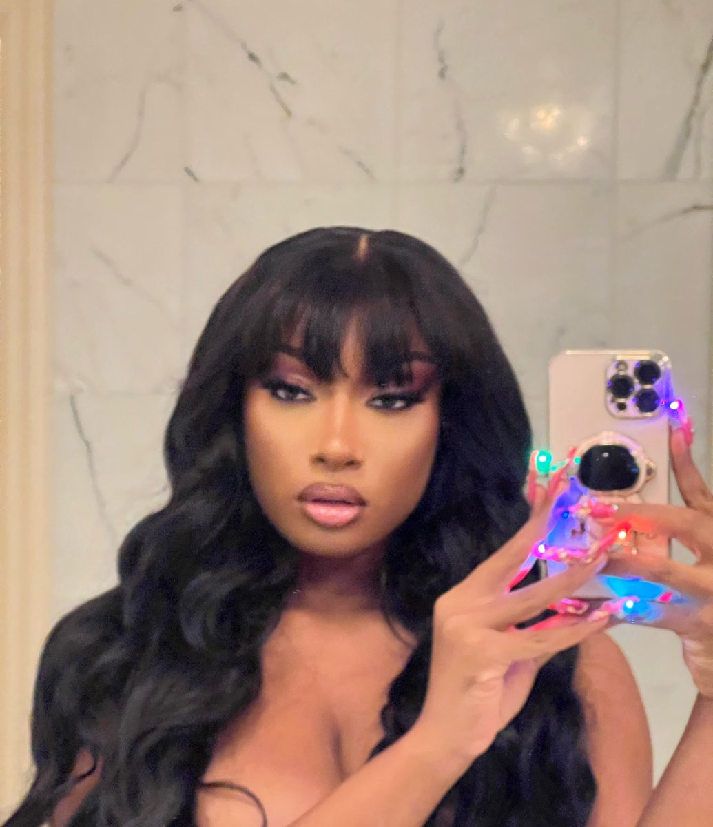 theestallion's tweet photo. Light up $et ✨💖⚡️ https://t.co/u4x2K6giz7