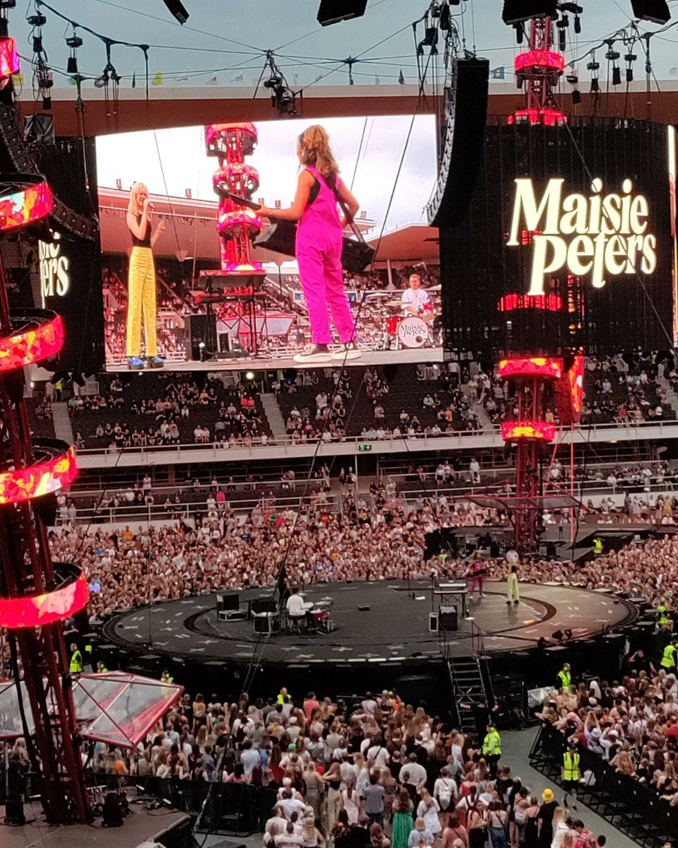 Jasutassu's tweet photo. Aivan mahtava keikka!! ✨🤩😎😍🎵
#edseeran #edsheerantour #edsheerantourhelsinki2022 #catburns #maisiepeters #olikivaa #mahtavakeikka #kaverinkanssa #helsinki #olympiastadion https://t.co/fW7e1N2uhL