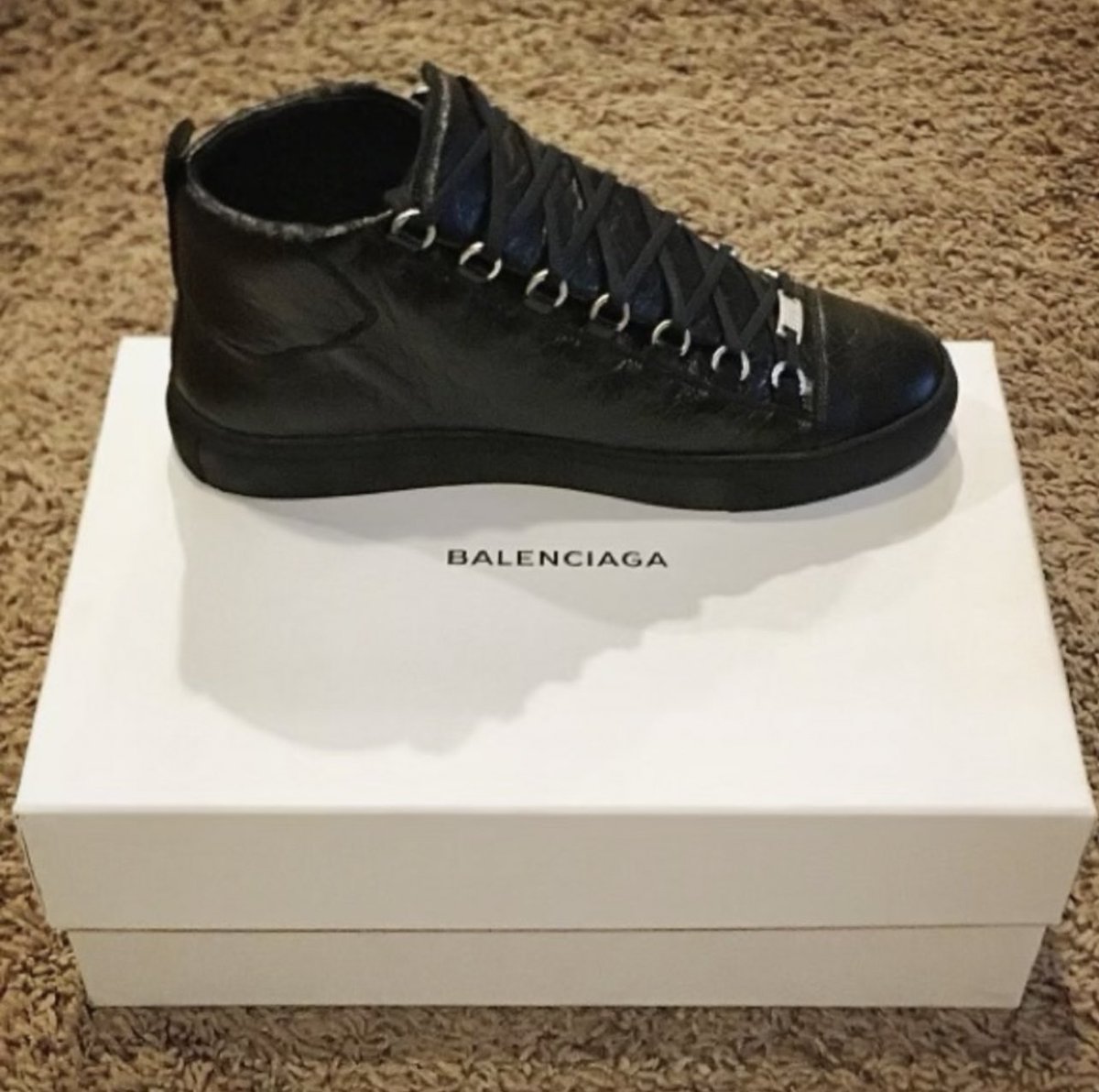 Just got these $650 Balenciaga sneakers for $80 through @Gently_com 

I promise y’all are missing out if you’re not using it