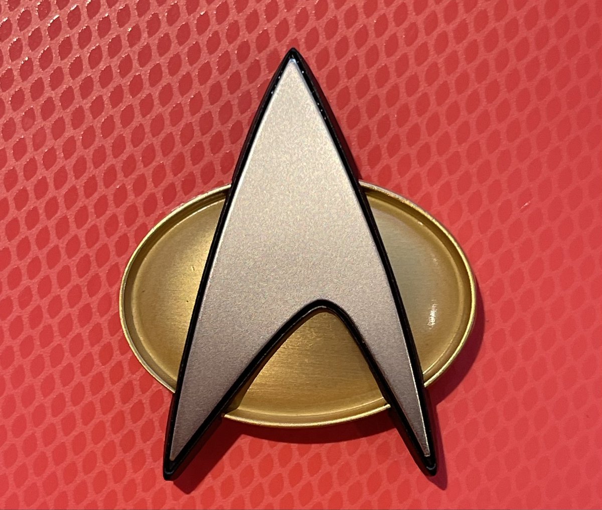 FanSets's tweet photo. WE told you it would be worth the wait… Coming soon! #DeltasDoneRight #StarTrek #StarTrekTNG 25 years in the making! #NowYouCanQuitAsking #SeeItInVegas #WeAreStarTrekDeltas #OurPinsHaveCharacter #DeltaDrop #PinDrop ONLY at https://t.co/NpnDpeuMXz https://t.co/E2qTKeNI6s