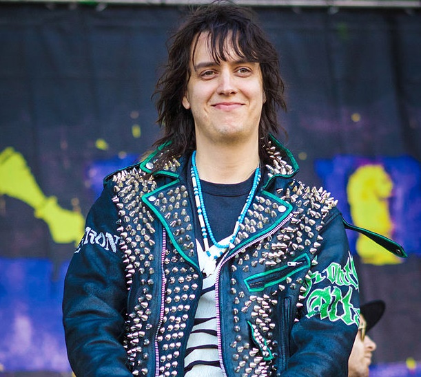 Hoje, Julian Casablancas faz 44 anos. O vocalista é conhecido pelo