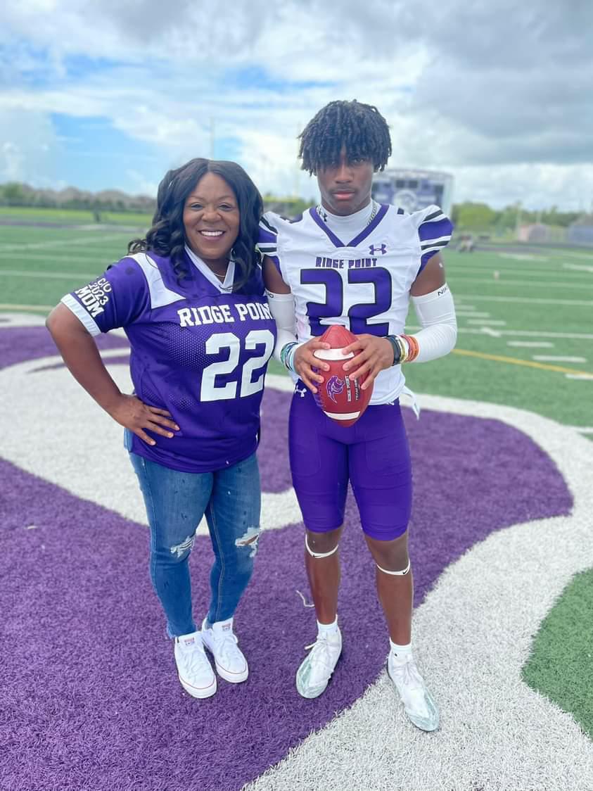 BiancaAKA18's tweet photo. Behind every son, is their MAMA! Saturday morning football pictures with JJ! This is just the beginning of a fabulous SENIOR year!
๐๐๐๐๐๐ Let your light shine, JJ! @ctbj7 @paroberts02
#ridgepointfootball #panthermom #22ismineโฃ #seniorplayersandmompics #classof2023 #myMVP https://t.co/F3JZWWaCv4
