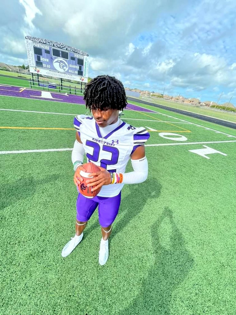 BiancaAKA18's tweet photo. Behind every son, is their MAMA! Saturday morning football pictures with JJ! This is just the beginning of a fabulous SENIOR year!
๐๐๐๐๐๐ Let your light shine, JJ! @ctbj7 @paroberts02
#ridgepointfootball #panthermom #22ismineโฃ #seniorplayersandmompics #classof2023 #myMVP https://t.co/F3JZWWaCv4
