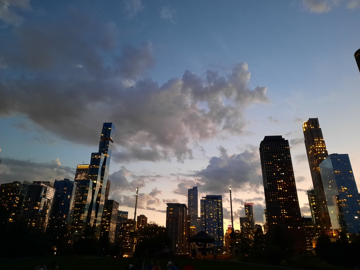 I can't resist sharing more pictures of the #hellhole that some of us call #Chicago. Sorry <a href="/DarrenBaileyIL/">Darren Bailey</a>, you're wrong. On so many levels. Proud to have a governor who's proud of our city and state, <a href="/GovPritzker/">Governor JB Pritzker</a>.