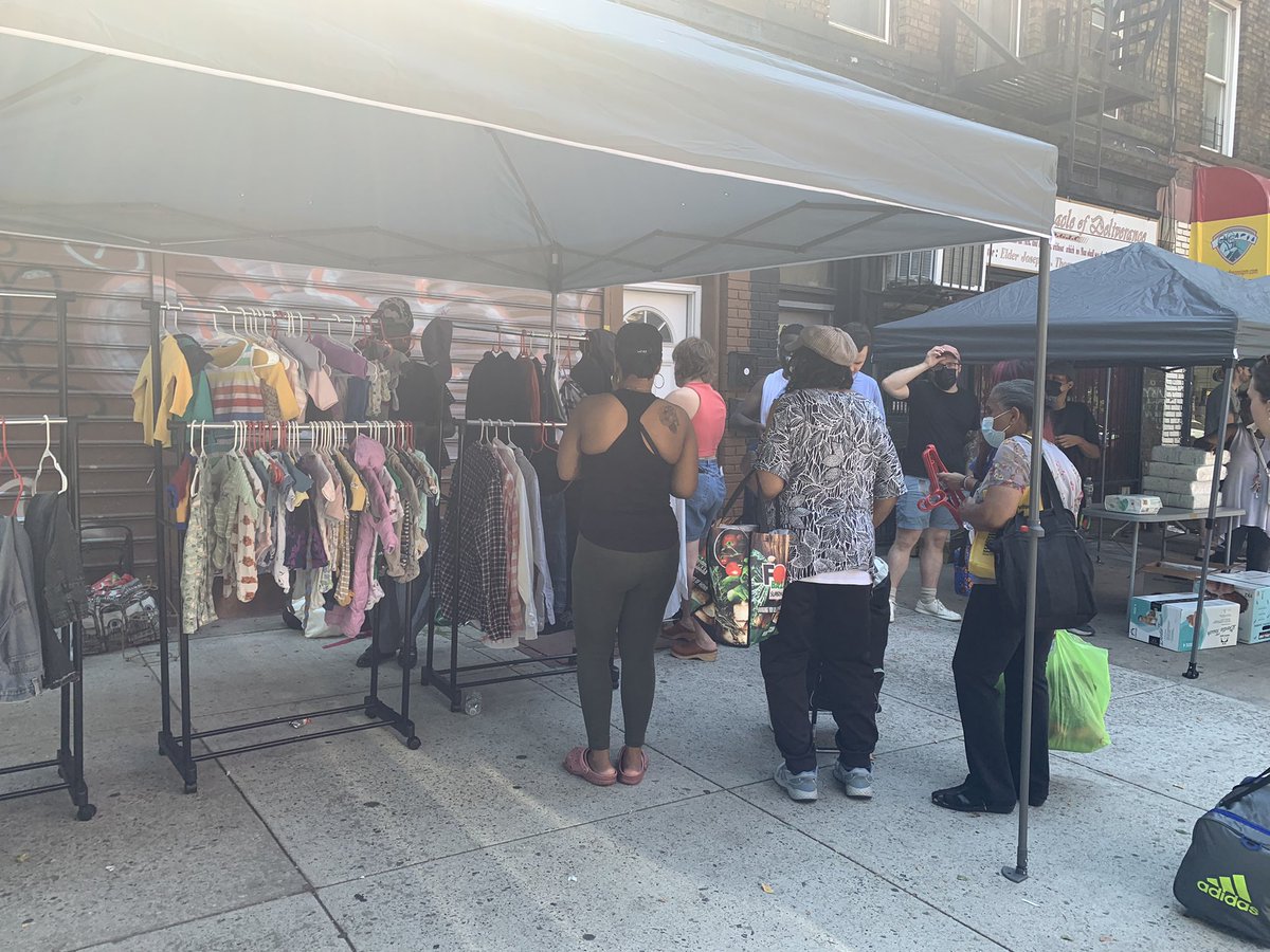 CrownHeightsAid's tweet photo. Thank you neighbors!! The donation intake was a success. We also gave away groceries, diapers and clothes. This is what mutual aid is all about. #CrownHeights #MutualAid https://t.co/FuD2ZBz3CK