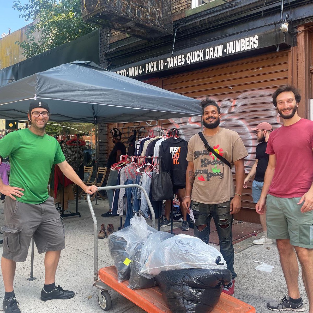 CrownHeightsAid's tweet photo. Thank you neighbors!! The donation intake was a success. We also gave away groceries, diapers and clothes. This is what mutual aid is all about. #CrownHeights #MutualAid https://t.co/FuD2ZBz3CK