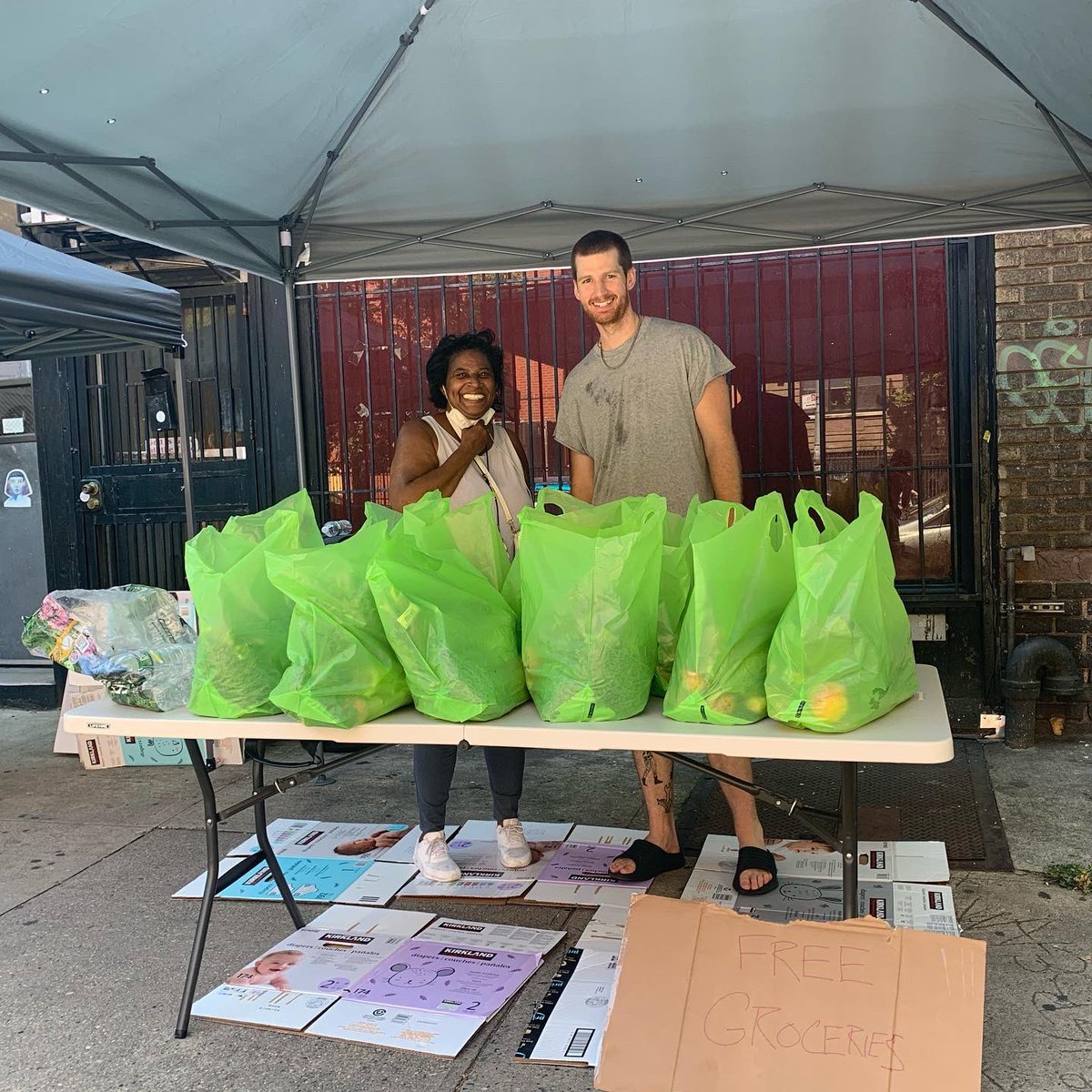 CrownHeightsAid's tweet photo. Thank you neighbors!! The donation intake was a success. We also gave away groceries, diapers and clothes. This is what mutual aid is all about. #CrownHeights #MutualAid https://t.co/FuD2ZBz3CK