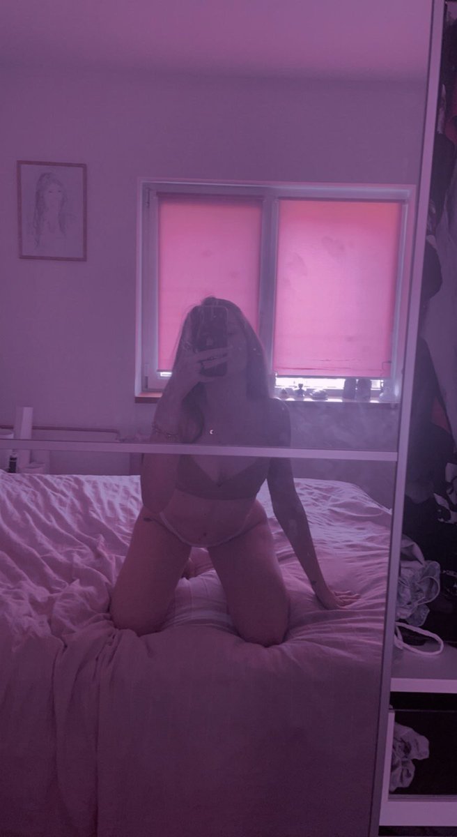 lauryyy75's tweet photo. RT + Follow et je t’envoie un nude en privé ❤️ https://t.co/WLGdnOAS7P