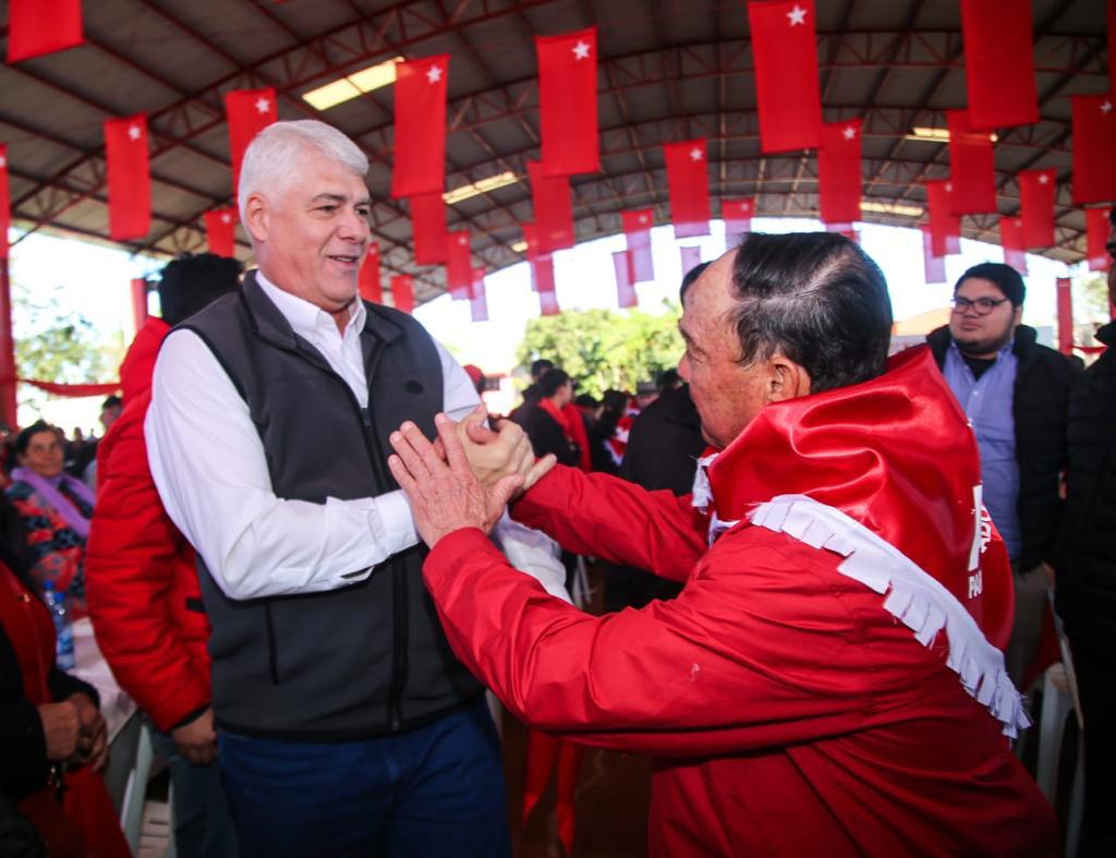 ANRxSIEMPRE's tweet photo. El futuro Presidente de la República @ArnoldoWiens se compromete a trabajar #AtodaMáquina para que Paraguay siga creciendo y así generar oportunidades que mejoren la vida de todos. ¡Gracias Itapúa por el apoyo! 

#WIENSPRESIDENTE
#FuerzaRepublicana https://t.co/4TTECAs4FP