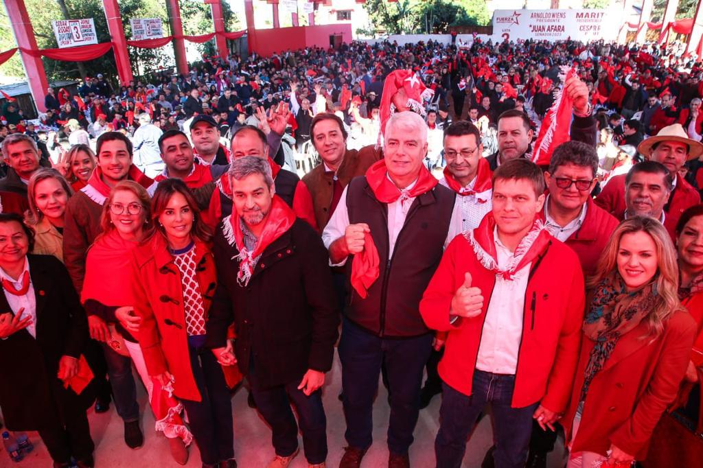 ANRxSIEMPRE's tweet photo. El futuro Presidente de la República @ArnoldoWiens se compromete a trabajar #AtodaMáquina para que Paraguay siga creciendo y así generar oportunidades que mejoren la vida de todos. ¡Gracias Itapúa por el apoyo! 

#WIENSPRESIDENTE
#FuerzaRepublicana https://t.co/4TTECAs4FP