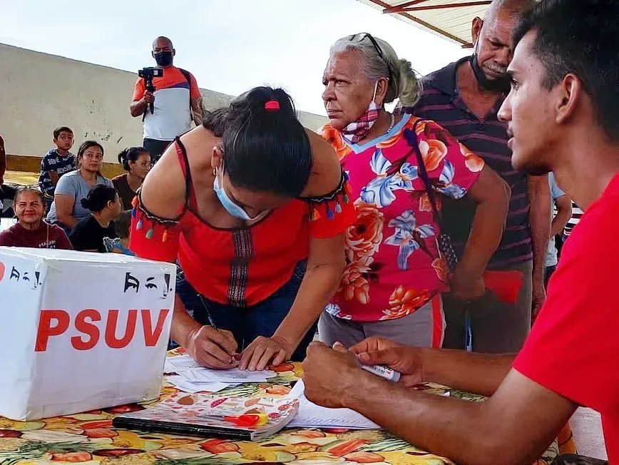 psuvportuguesa_'s tweet photo. Nuestros militantes del Municipio #GUANARE, dieron inició al proceso de elección de los jefes y jefas de calle con mucha alegría, hermandad y unidad. Gobernador @PrimitivoPsuv, la Camarada @eekhout_blanca y el Alcalde @oscarnovoa_gre.

#OrganizarUnirSumar
#PSUVPorTodaVenezuela https://t.co/aQzA1vutQh