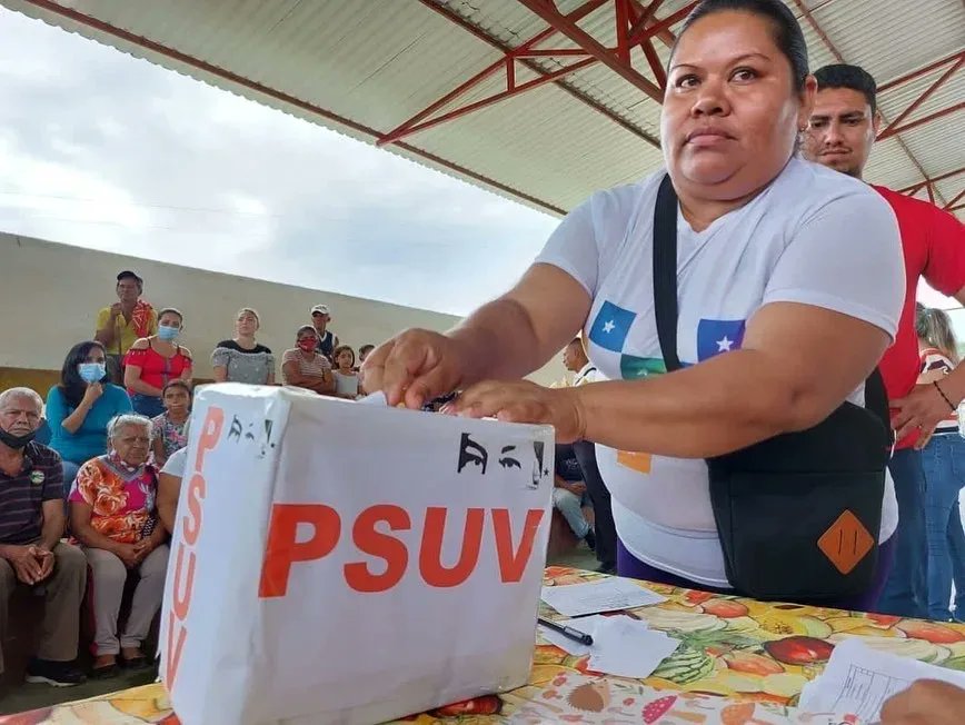psuvportuguesa_'s tweet photo. Nuestros militantes del Municipio #GUANARE, dieron inició al proceso de elección de los jefes y jefas de calle con mucha alegría, hermandad y unidad. Gobernador @PrimitivoPsuv, la Camarada @eekhout_blanca y el Alcalde @oscarnovoa_gre.

#OrganizarUnirSumar
#PSUVPorTodaVenezuela https://t.co/aQzA1vutQh