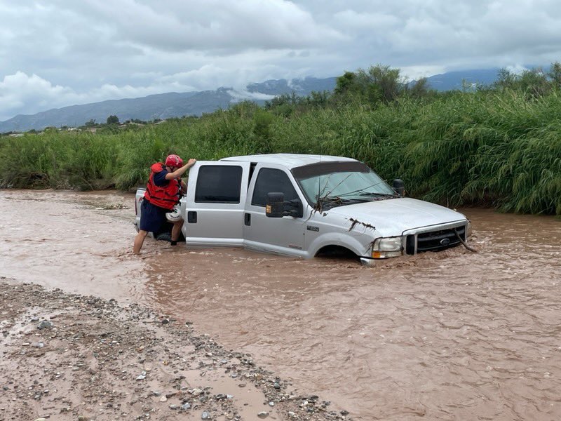 Please steer clear of flooded roadways and washes! ⛈ Earlier today #RinconFire and <a href="/PimaSheriff/">Pima County Sheriff's Department</a> crews responded to a call for a stranded vehicle in the Pantano Wash in Vail. Thankfully, the vehicle was found to be unoccupied and no injuries were reported.