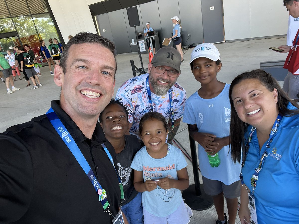 At <a href="/2022CanadaGames/">Niagara 2022 Canada Summer Games</a> park, getting ready to award the Women’s 4x400 🏅 🏅 🏅! And I’ve got a bunch of my best people with me!
