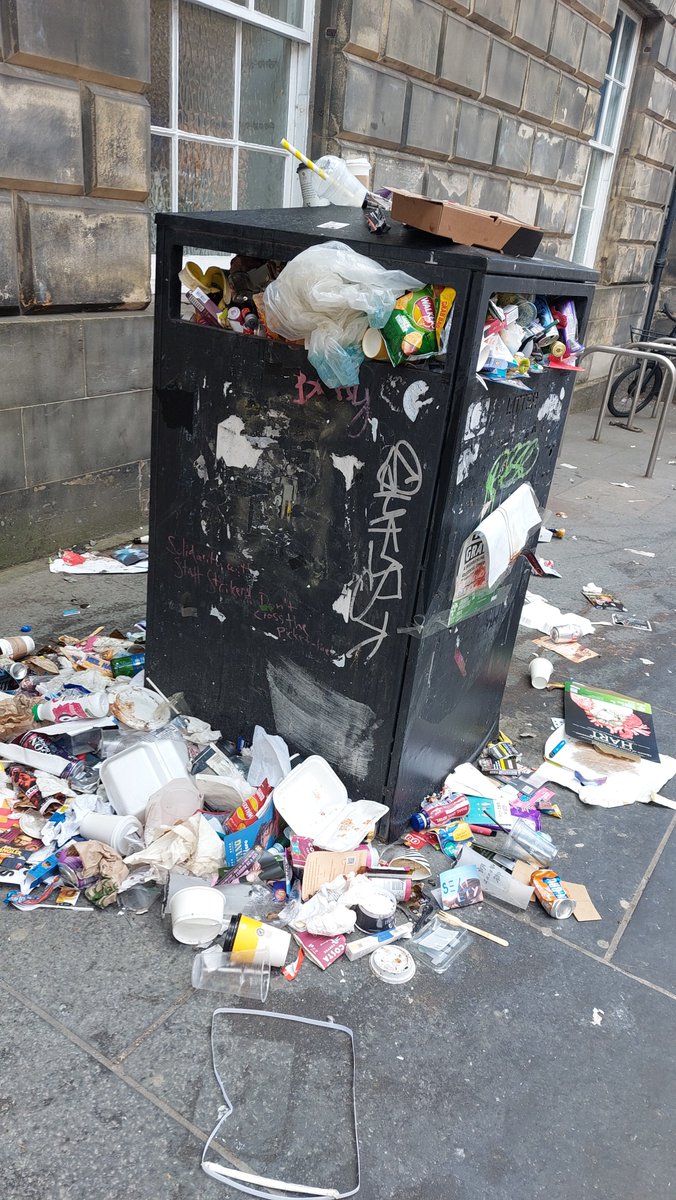 LivingStreetsEd's tweet image. Day 2 of the strike. Within 24-48 hours, it becomes apparent how dependent we are on our frontline workers to keep our city functioning...