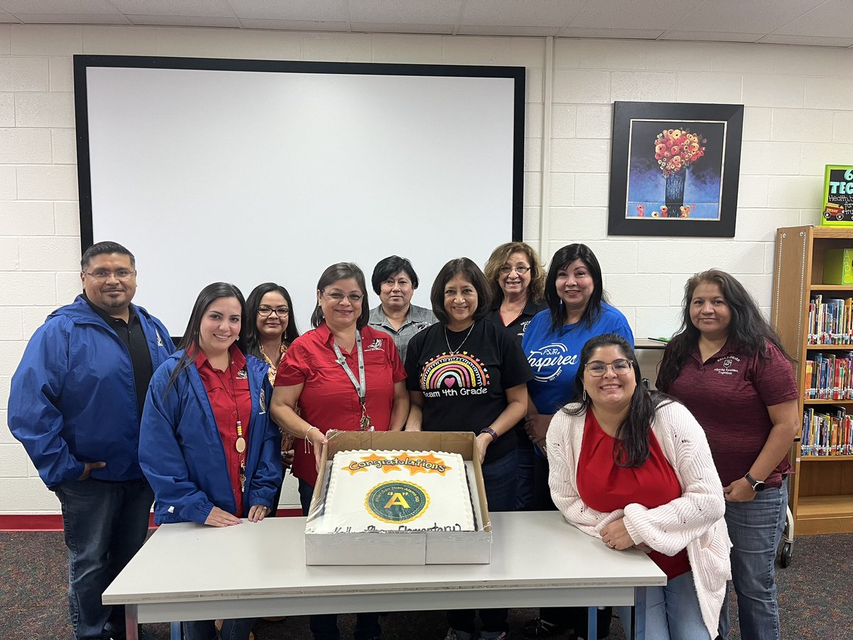 Lydiatr4's tweet photo. Thank you Mrs. Bazan for our delicious cake. #KPE #congratulations #Aaamazing https://t.co/zilcTbLQh3