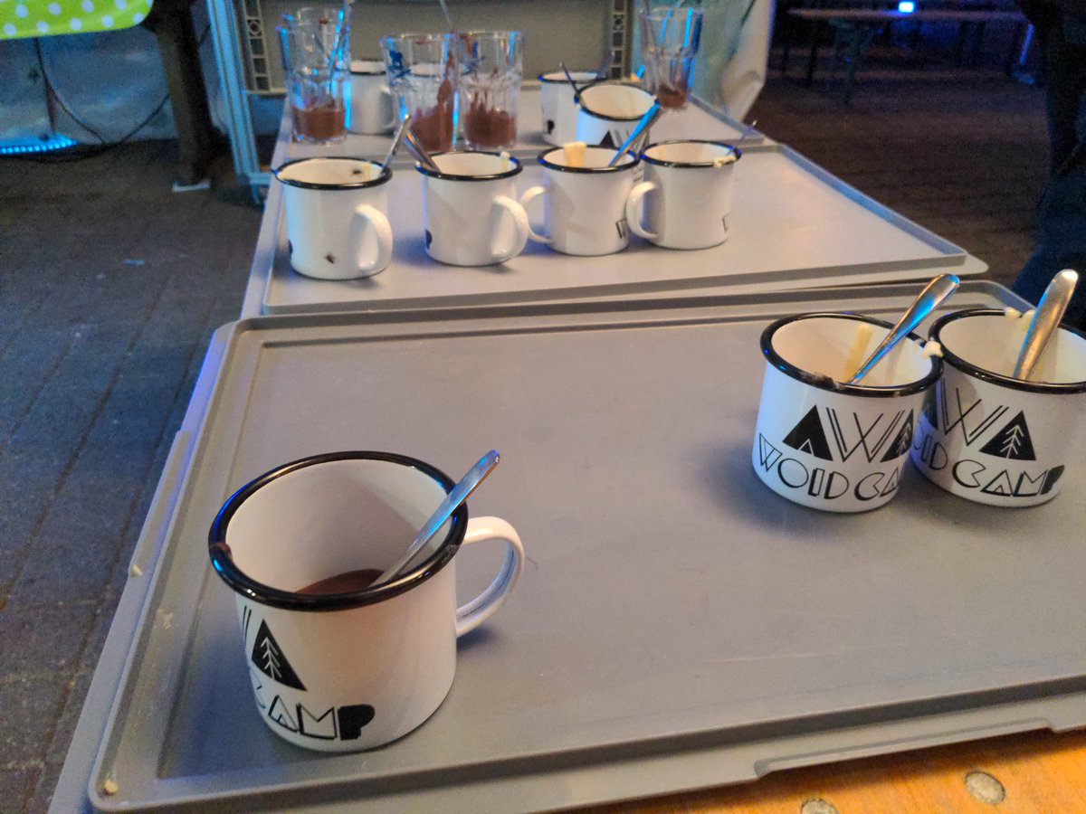Th3PeKo's tweet photo. [ @VVoid_Camp SERVICE ANNOUNCEMENT ]
Es gibt leckeren Pudding von der grandiosen @C3Pudding Crew.
Kommen Sie und gönnen Sie, solange der Vorrat reicht!
#VVoidCamp2022 #vvoidcamp https://t.co/a7D9YlBFqd