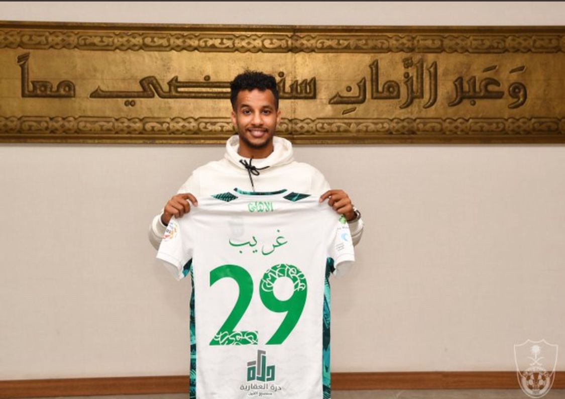 Tu_Alghamdi's tweet photo. عقد عبدالرحمن غريب يملكه الأهلي 3 اعوام.. وانظمة الاحتراف تلزمه بإكمال عقده دون تمّرد.. هذا يعني إن القوة في يد الإدارة الأهلاوية حتى وإن رغب اللاعب في الإنتقال.. كان بالإمكان على الأقل إعارته (موسم واحد) فقط وعدم بيع عقده!!!

الأهلي وصل مرحلة من الضعف تكسر خاطر خصومه قبل محبيه!! https://t.co/H6dUlo84ru