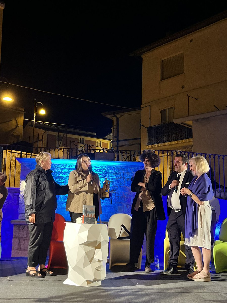 Vince il Premio John Fante Opera Prima 2022 Valeria Gargiullo con “Mai stati innocenti” (Salani Editore, 2022).
#johnfantefest22