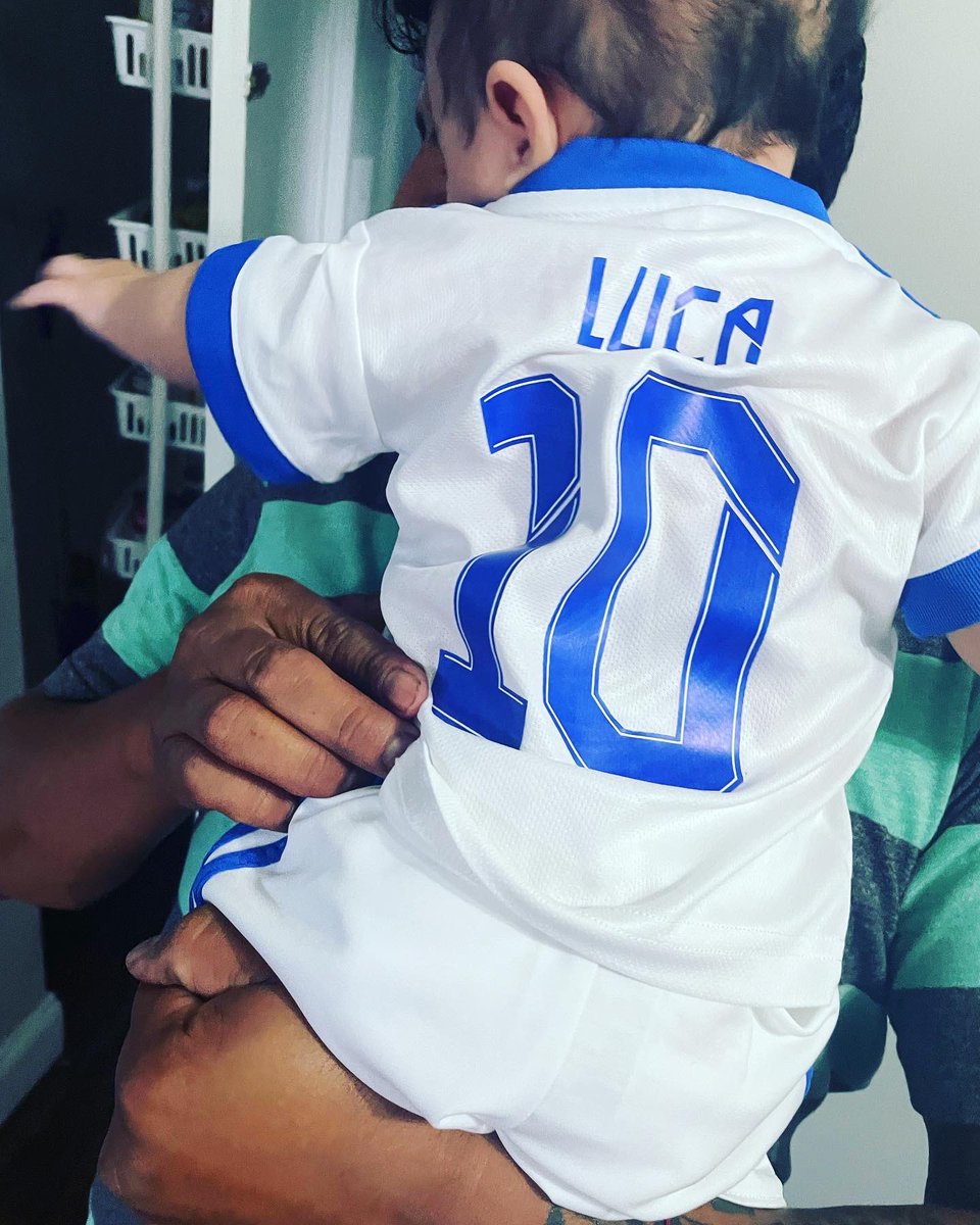 Christinajrip94's tweet photo. Claro que Luca sera el fanatico #1 de Real Madrid! 😍⚽️ #realmadrid #youngestfan #HalaMadrid #flyemirates #adidas https://t.co/aPoimwTmL7