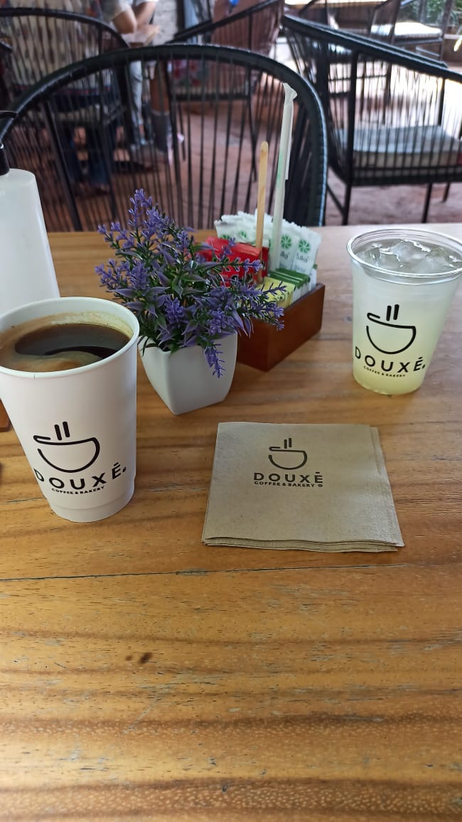 movilidad_leon's tweet photo. ⭐En Ruta León,🌞🚲🍦 promovemos la reactivación económica a través de nuestra Ruta, podrás disfrutar de un desayuno en #DouxeCoffeeBakery  y aprovechar sus promociones además recuerda que puedes traer a tu mascota 🐾🐶❤#ViveTuCiudad🦁 
#SomosGrandes #SomosFuertes #SomosLeón https://t.co/71VvIanrIY