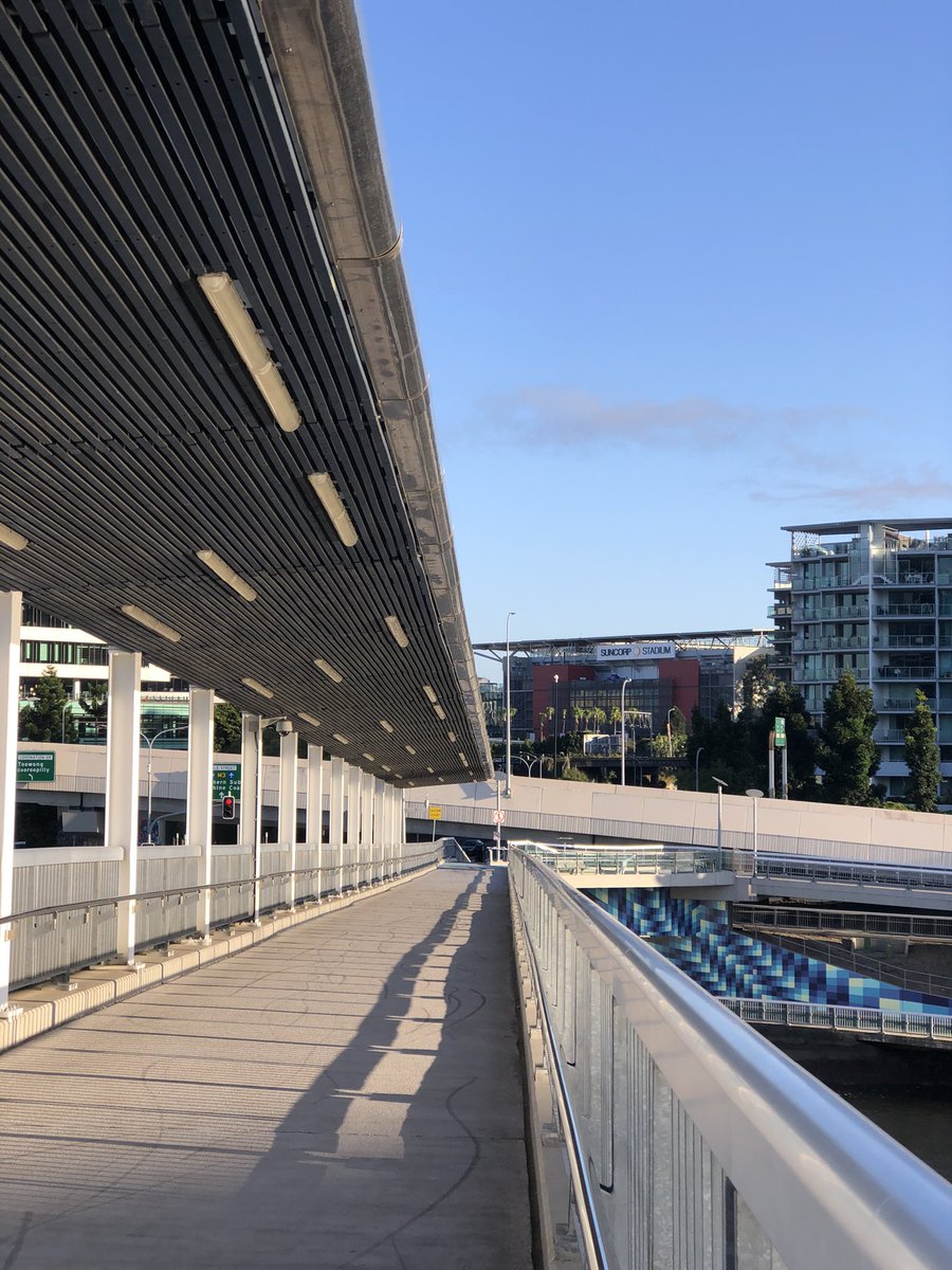 Great idea 💡Linking Go Between Bridge to @StadiumSuncorp for #2032 <a href="/Luttsy/">David Lutteral</a> #towardthegames