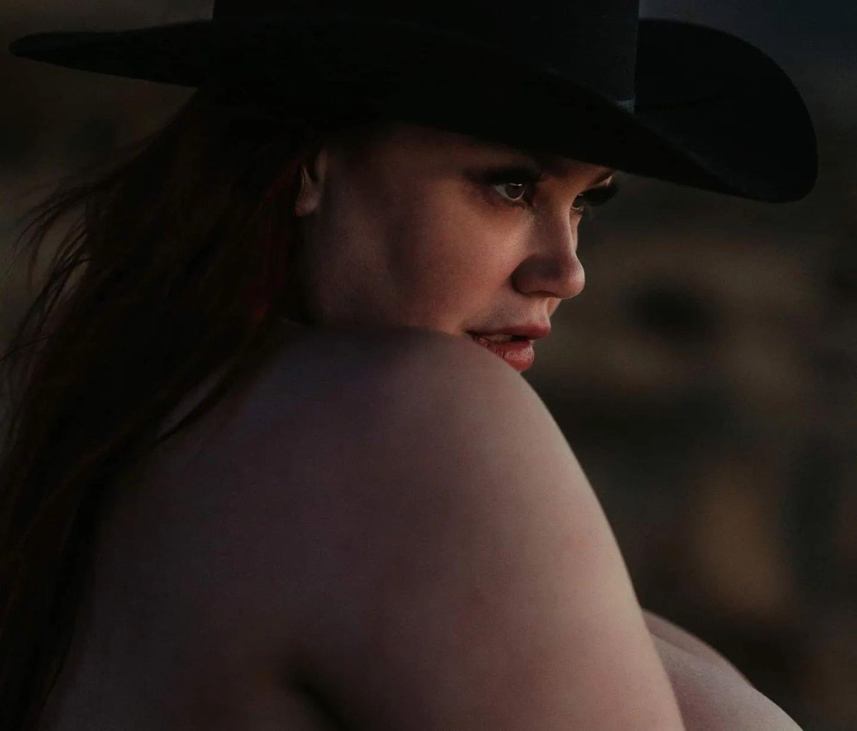 VanRubyRoxx's tweet photo. Cowboy, take me away...
.
.
New set up on my @playboycenterfold page! Follow for free!!
.
https://t.co/fEL2Gv04kM
.
Shot by @amyjasminephoto
.
.
#centerfoldcreator #playboycenterfold #yeehaw #cowboyhat #cowgirl #rubyroxxmodel #rubyroxx #curvymodel #curvemodel https://t.co/ZOjQexag4n