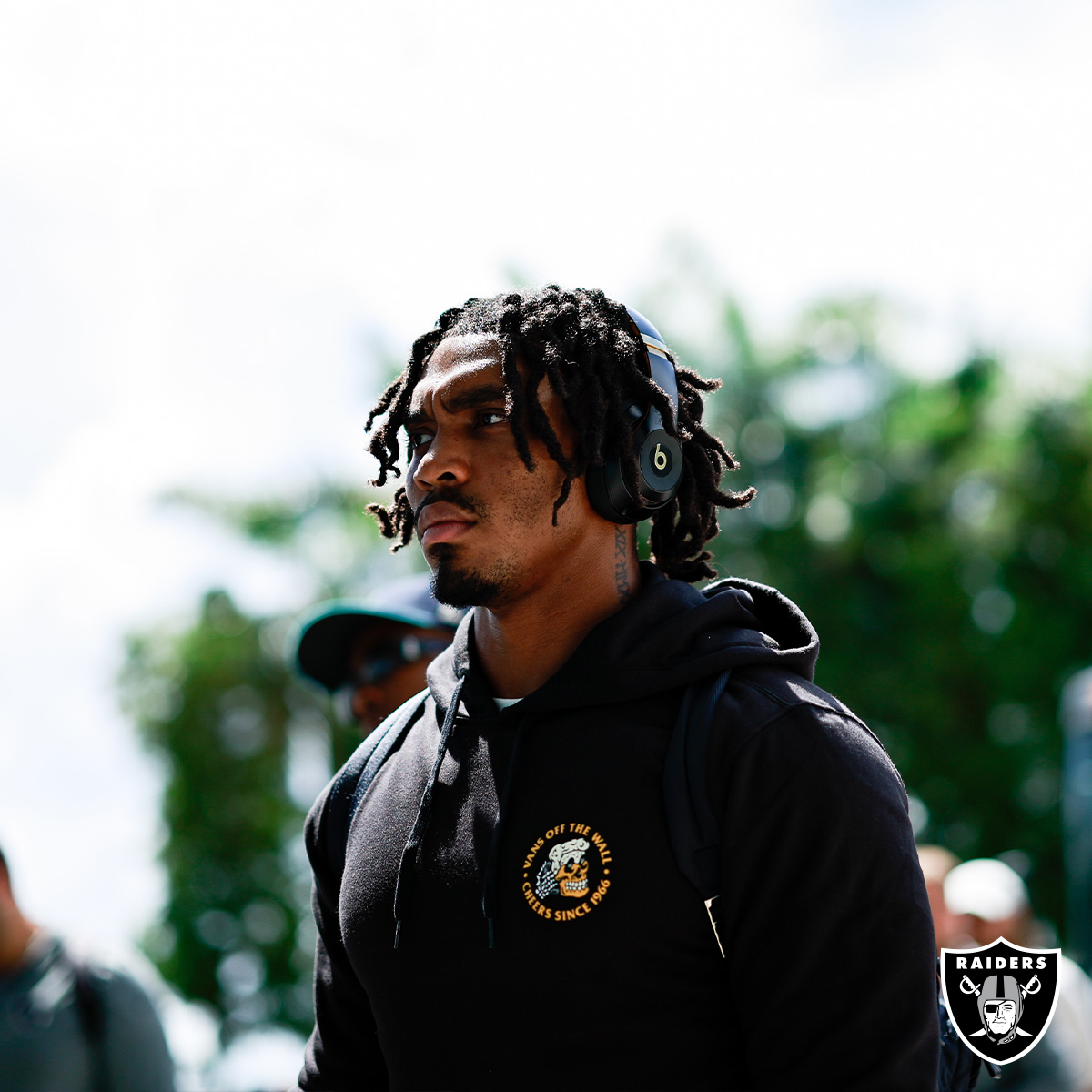 Raiders's tweet photo. Alexa, play "Miami" 🎵

#LVvsMIA | #RaiderNation https://t.co/GILiL8WqNs