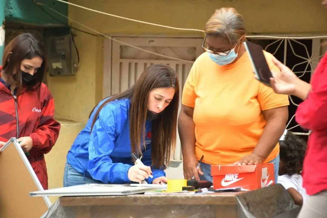 ¡Se nos eriza la piel! 💛💙❤️

Qué orgullo sentimos al ver a toda nuestra militancia desplegada, desbordada de alegría y amor en todos los rincones del país construyendo una nueva estructura de cara a futuras victorias.

📍Los Frailes de Catia, Caracas.
#PSUVPorTodaVenezuela