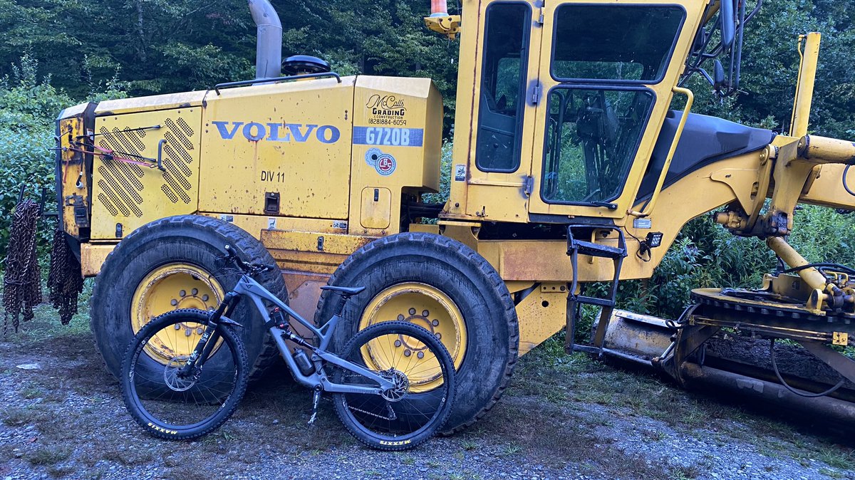MisfitMtn's tweet photo. Upgrading from 29” to 48” for max downhill. #MisfitMountain #MTB #MountainBiking #MountainBike #MTBLife #singletrack #sketchy https://t.co/A6E9W9uzwP