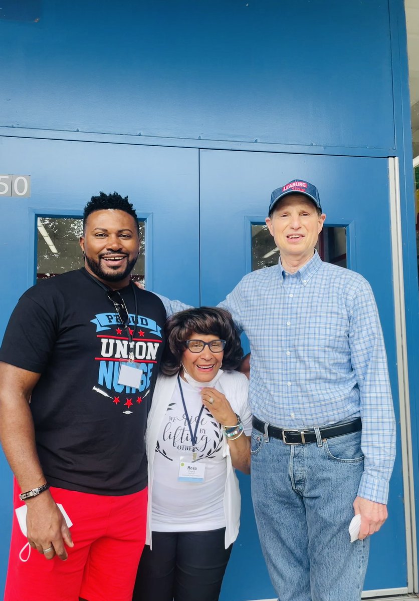 IamTravisNelson's tweet photo. With Senator Ron Wyden and @ORDems Black Caucus Chair Dr. Rosa Colquitt at the Democratic Party of Oregon summer State Central Committee meeting.
#ordems #DemocratsDeliver #Oregon2022 #orpol https://t.co/vk23Zpdz5D