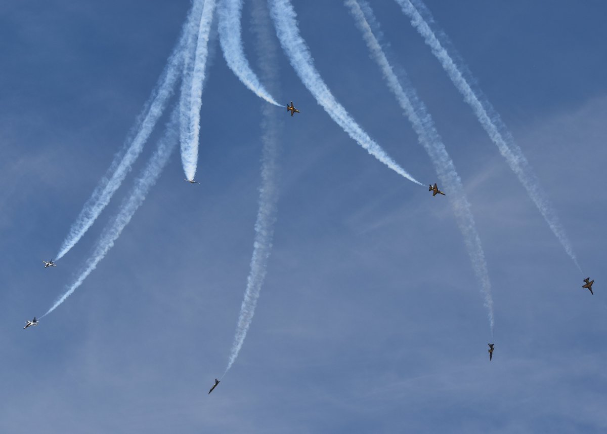 Rokaf Black Eagles aerobatic team at the royal international air tattoo 22.
#rokaf #blackeagle #aerobaticteam #avgeeks #airtattoo #riat #royalinternationalairtattoo #raffairford #sigma #nikon #airshow #aviationphotography