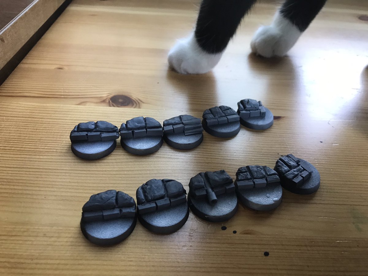 TheTableBard's tweet photo. #hobbystreak day 118 🐀🧀
Bases made yesterday, primed today. https://t.co/Qf11HIYHZF