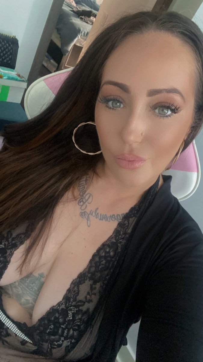 amila_carter's tweet photo. Come Hang out with me On Live, Only on for a couple hours guys, Click the link in my BIO….
Hope to see ya’ll there ✌️💋❤️ https://t.co/Er4tEaJhiT