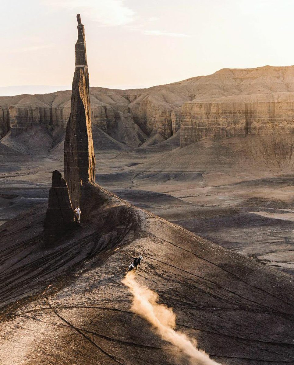 uberplanet's tweet image. The Spire, Hanksville, Utah 🇺🇸 #Utah