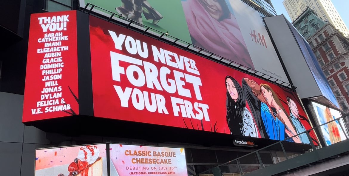 thislesbianshit's tweet photo. 🔪🩸times square 🔪🩸 #savefirstkill #firstkill https://t.co/oqzhv5xa7V