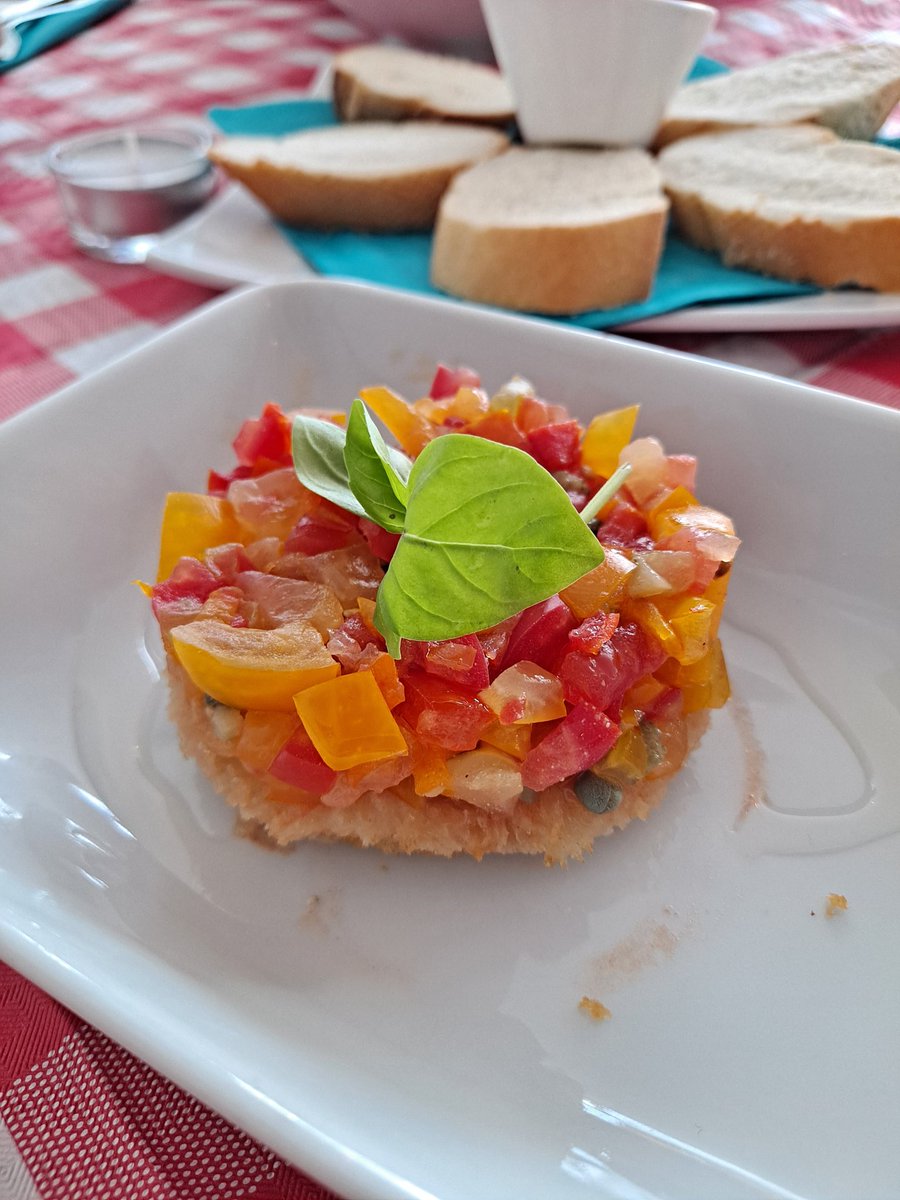 OMBExeter's tweet photo. Such an amazing evening of food from @PetiteBoucheeHY at @TheDaisyCafeEx1 #Exeter #DevonFoodHour #DevonFoodArmy #Devon Very full and very happy ๐ https://t.co/r7vB3s5QdG