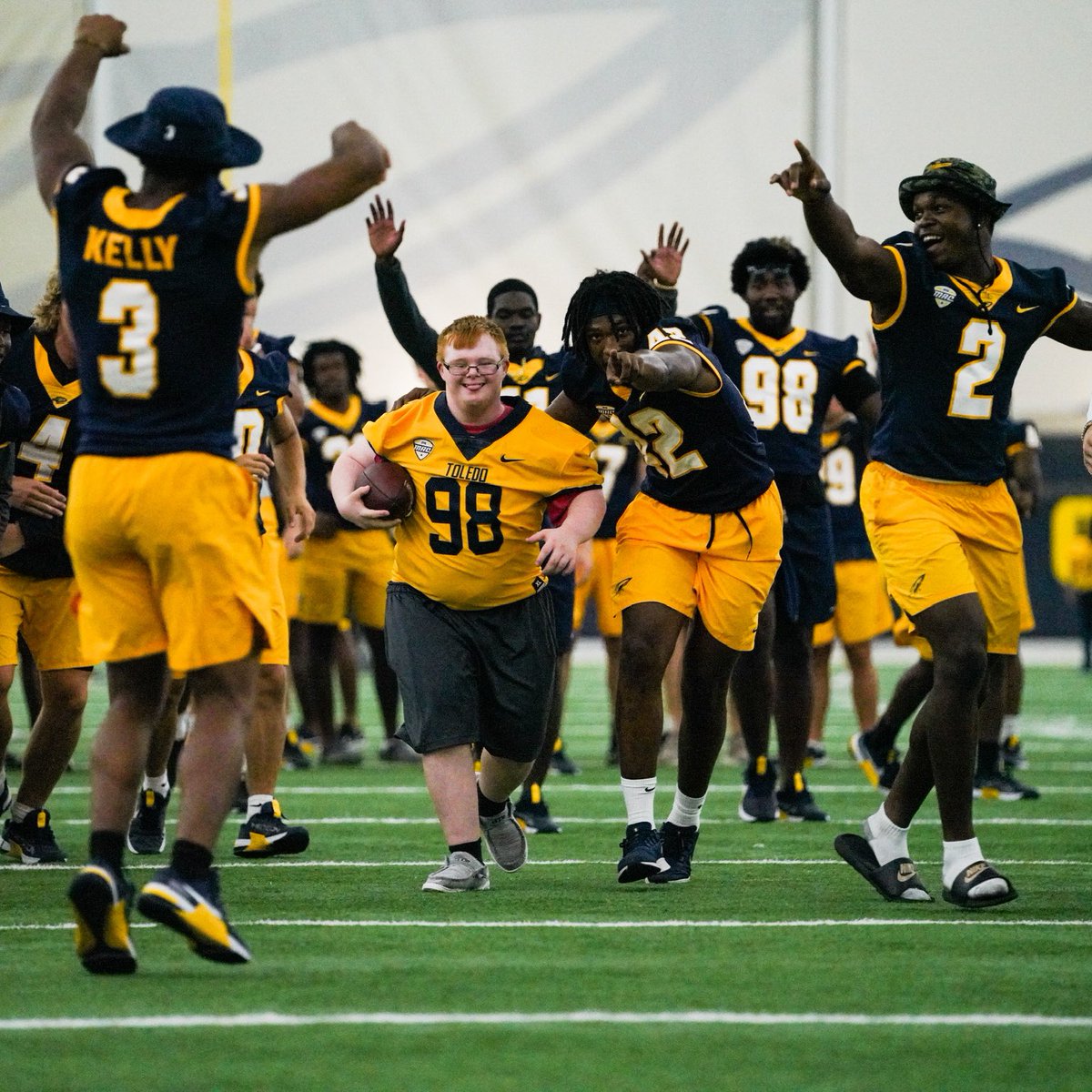 ToledoFB's tweet photo. Victory Day will always hold a special place in our hearts 💙💛 https://t.co/BNvdgcFFLE