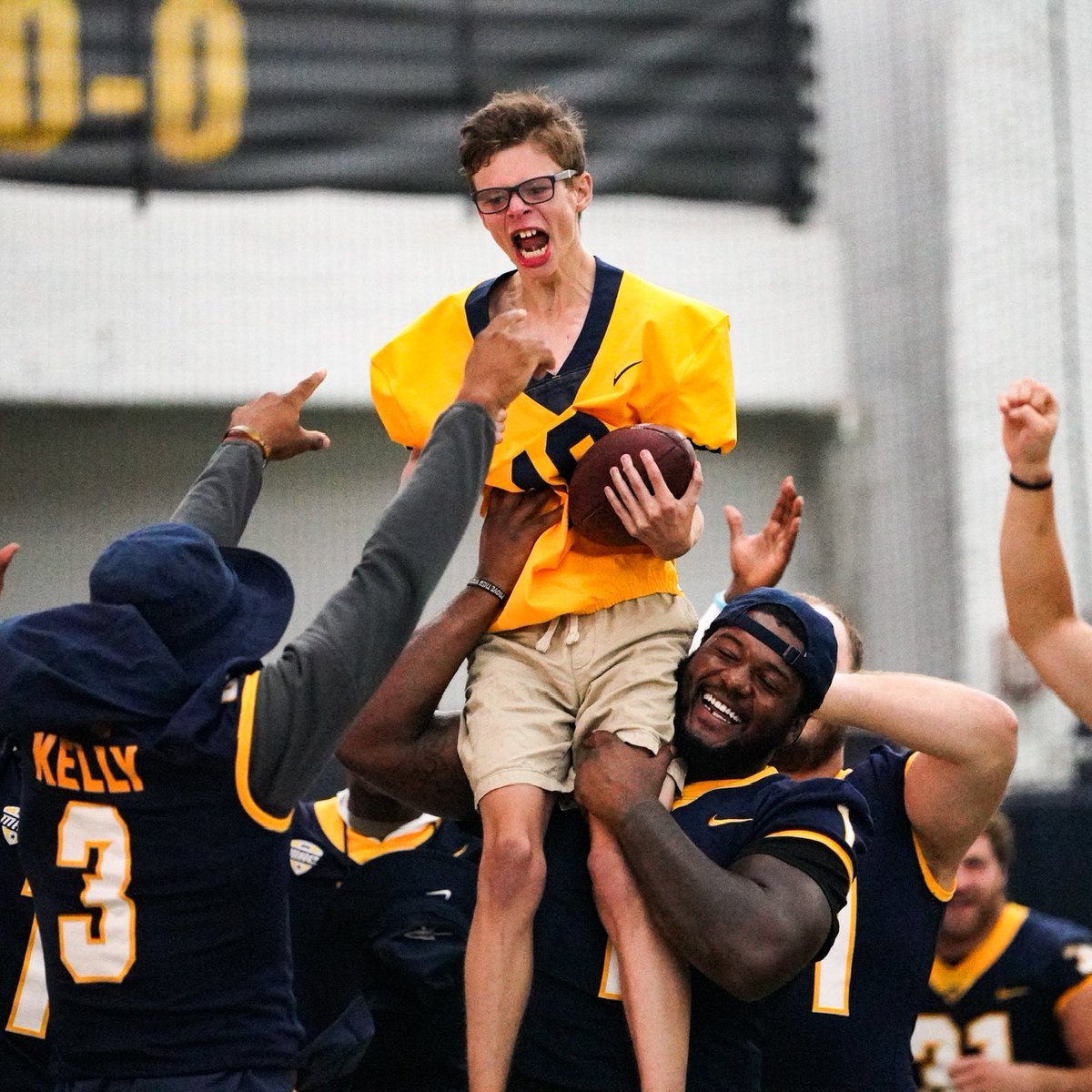 ToledoFB's tweet photo. Victory Day will always hold a special place in our hearts 💙💛 https://t.co/BNvdgcFFLE