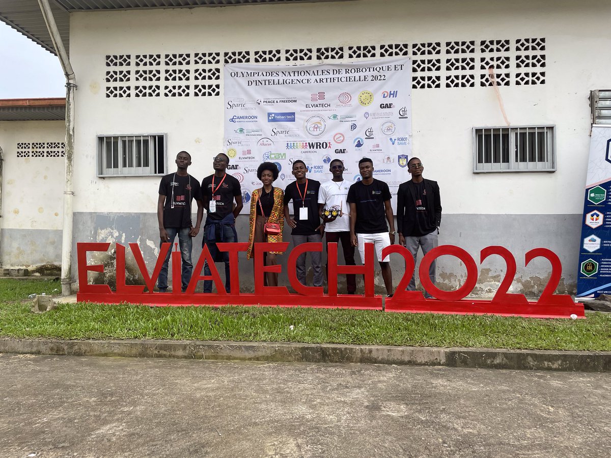EdmondMakolle's tweet photo. C’était une très belle expérience passée durant ces 2 jours à Douala au tournoi d’#ELVIATECH pour l’édition 2022 !
Nous représentions notre structure @EtechSw avec @EdsonKanou et @JoelGuiffo 
#robotic #Robotech https://t.co/gL0HMiI8YP