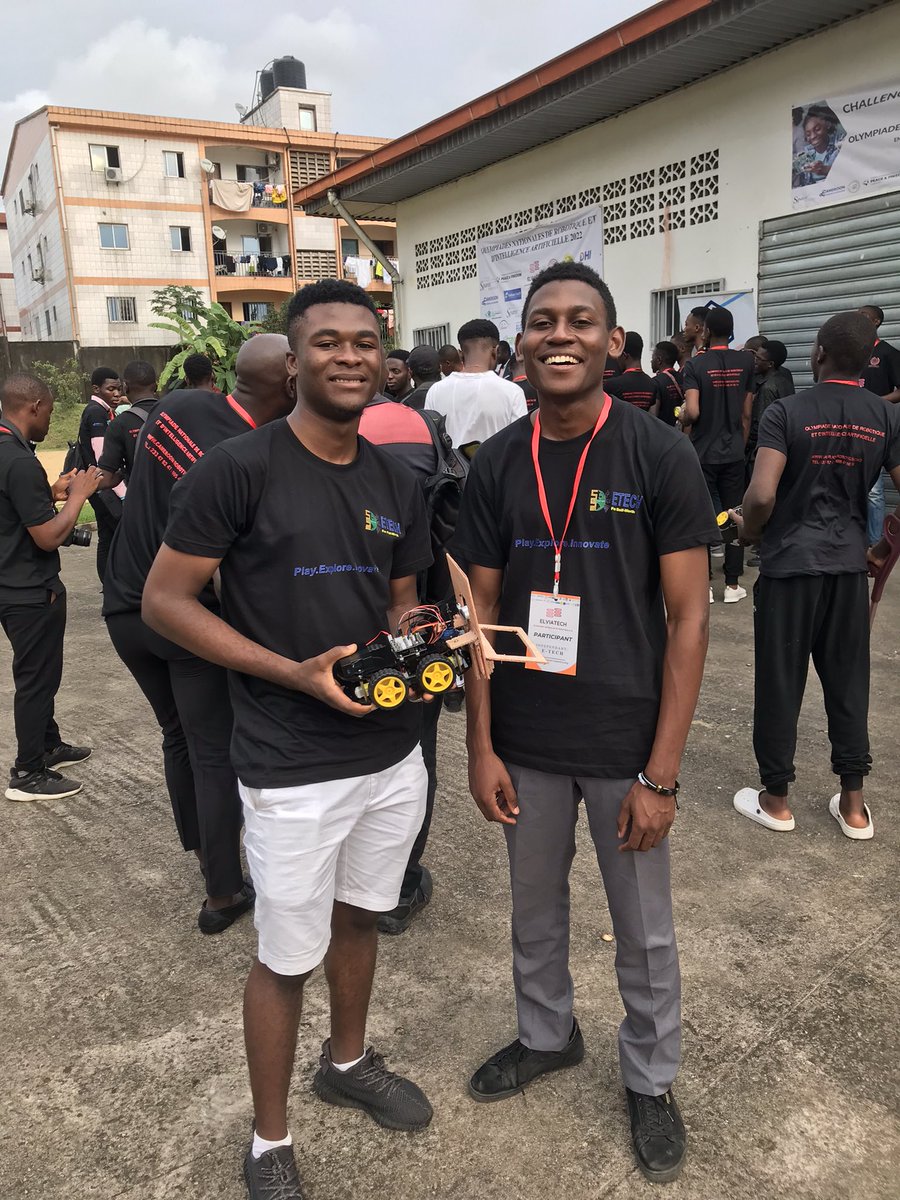 EdmondMakolle's tweet photo. C’était une très belle expérience passée durant ces 2 jours à Douala au tournoi d’#ELVIATECH pour l’édition 2022 !
Nous représentions notre structure @EtechSw avec @EdsonKanou et @JoelGuiffo 
#robotic #Robotech https://t.co/gL0HMiI8YP