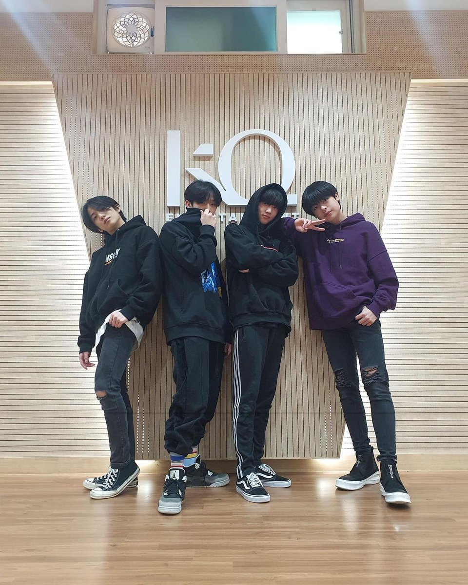YujunFrance's tweet photo. ⠀ ﮩ٨ـARCHIVEﮩﮩ٨ـ⠀26.02.2021

"[#STAFF_VIEW] Nous avons tous porté des sweats à capuche pour travailler aujourd'hui😆 Télépathie ?😝"

✄┈┈┈┈┈┈┈┈┈┈
© https://t.co/PXAafUFTqe
✄┈┈┈┈┈┈┈┈┈┈
#KQFELLAZ2 #펠라즈2 #FELLAZ2 
#YUJUN #유준

~~~ https://t.co/pFREx5OjVu