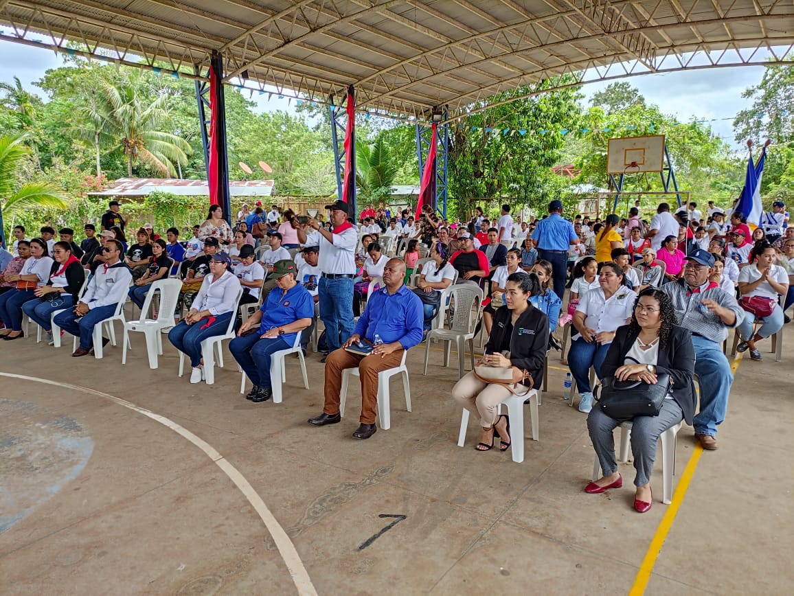 AEPCFA's tweet photo. @UNESCO_es entregó reconocimiento al Maestro #Orlando_Pineda por su invaluable aporte a la Alfabetización y Educación de los pueblos en #Nicaragua #PuñoEnAltoLibroAbierto https://t.co/Gj55VGSnrl