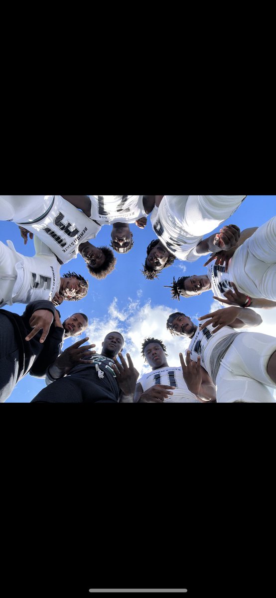 __CoachRoss's tweet photo. CB Group ready to go #Skeegs 🔥 https://t.co/MgKbdlkIvm