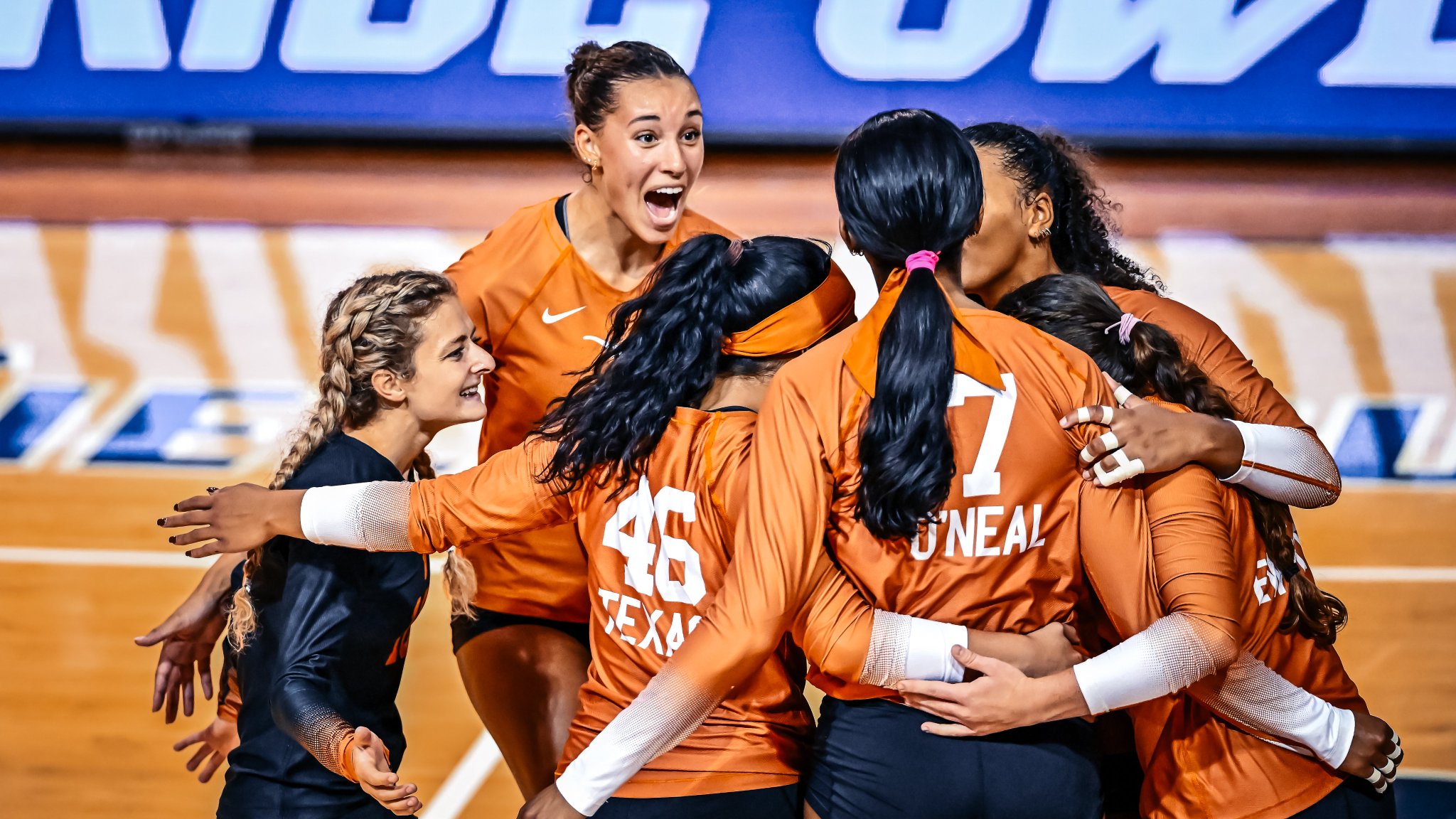 Texas Volleyball on Twitter "Preseason prep in the past! 🤘 HookEm