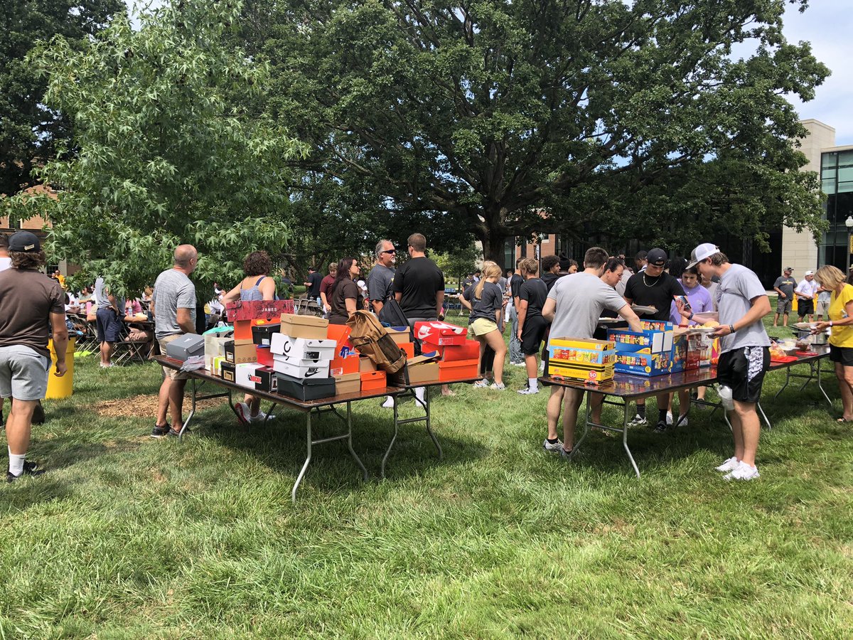 CoachHilvert's tweet photo. What a great day! The Jacket Backers put on a great picnic in the North Quad! Thank U! The young men of BW brought school supplies to help Church Ministries! What a kind act to give back to the Berea Community! #BWFBFamily https://t.co/D7AJeVEtYR
